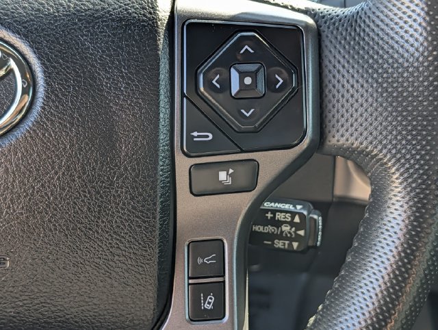 Used 2022 Toyota Tacoma TRD Off-Road w/ Technology Package AWD/4WD image 20
