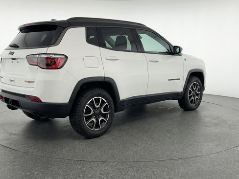 Used 2025 Jeep Compass Trailhawk image 9