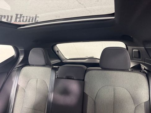 Used 2024 Volvo XC40 B5 Core image 5