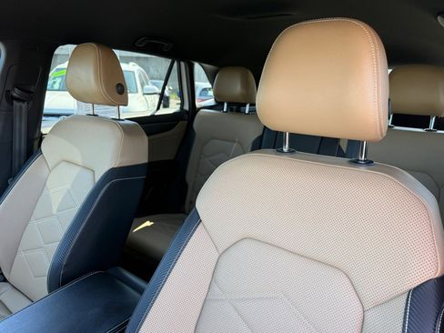 Used 2024 Volkswagen Atlas Cross Sport SE image 15