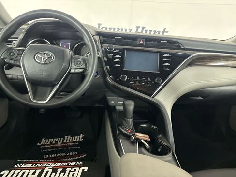 Used 2018 Toyota Camry L image 21
