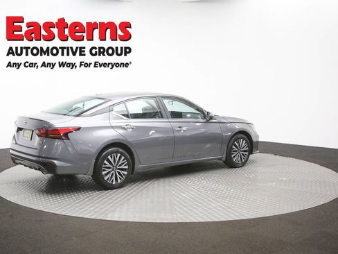 Used 2024 Nissan Altima 2.5 SV w/ SV Premium Package AWD/4WD image 38