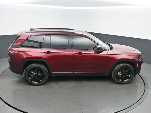 Used 2023 Jeep Grand Cherokee Altitude image 43