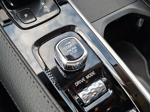 Used 2021 Volvo XC90 T8 Inscription Expression w/ Climate Package image 25