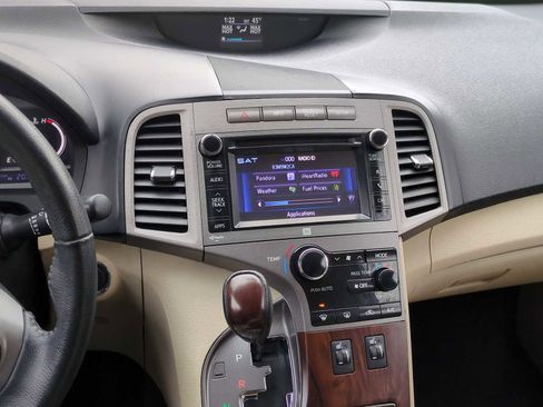 Used 2013 Toyota Venza XLE image 29