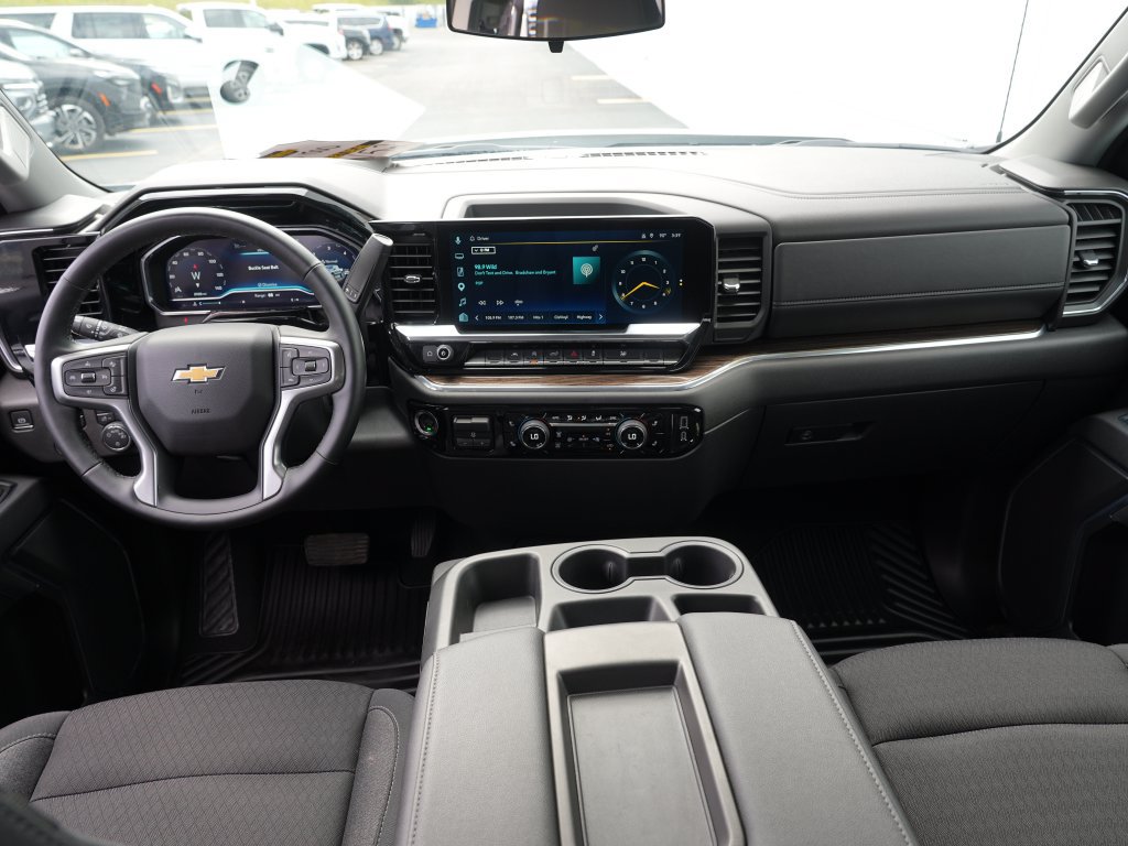 Certified 2025 Chevrolet Silverado 1500 LT AWD/4WD image 24