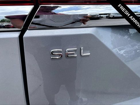 Used 2024 Volkswagen Atlas SEL AWD/4WD image 23