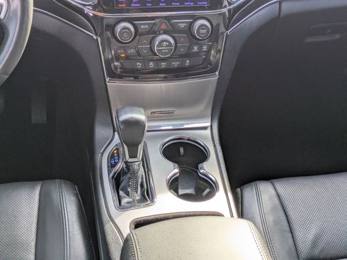 Used 2020 Jeep Grand Cherokee Limited w/ Luxury Group II image 18