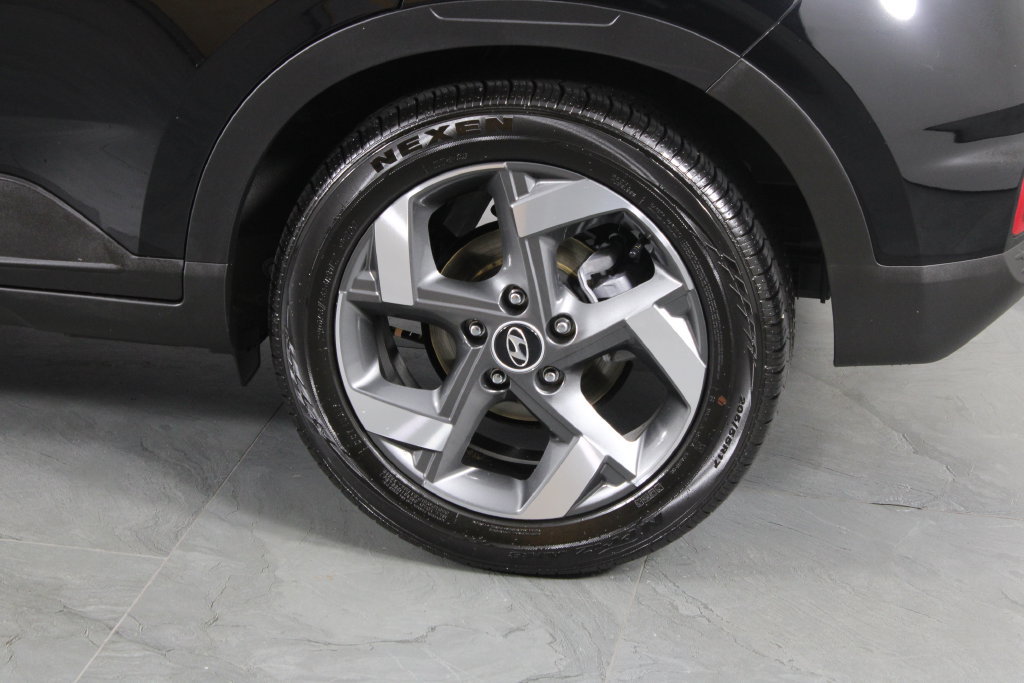 Certified 2026 Hyundai Venue SEL FWD image 15