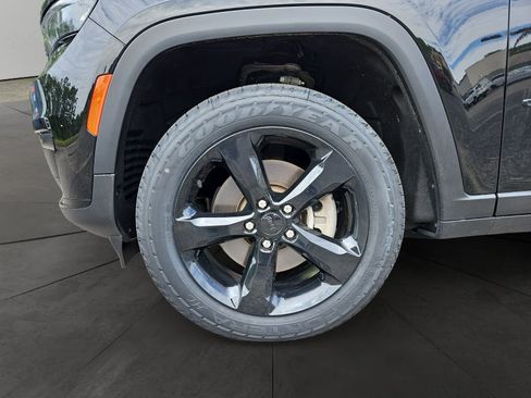 Used 2023 Jeep Grand Cherokee L Laredo AWD/4WD image 14