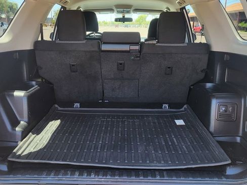 Used 2018 Toyota 4Runner SR5 AWD/4WD image 12