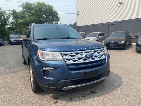 Used 2019 Ford Explorer XLT w/ Equipment Group 202A AWD/4WD image 5
