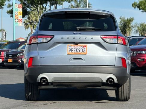 Used 2022 Ford Escape SE FWD image 4
