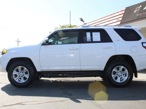 Used 2018 Toyota 4Runner SR5 Premium AWD/4WD image 10
