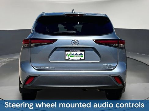 Used 2021 Toyota Highlander XLE AWD/4WD image 7