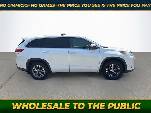 Used 2018 Toyota Highlander Plus AWD/4WD image 3