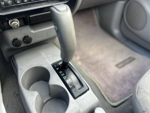 Used 2004 Toyota Tacoma 2WD Regular Cab image 12