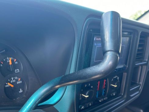 Used 2004 Chevrolet Silverado 2500 LS AWD/4WD image 10