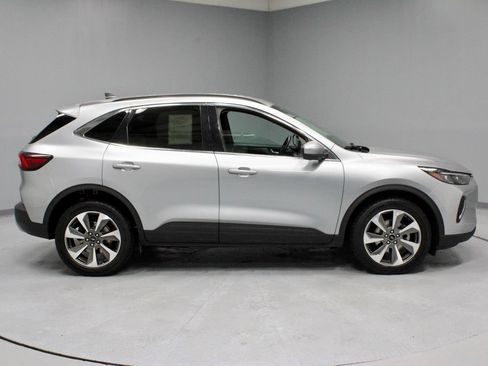 Used 2023 Ford Escape Platinum AWD/4WD image 12