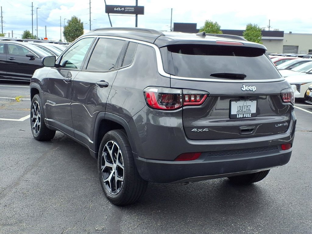 Used 2024 Jeep Compass Limited AWD/4WD image 2