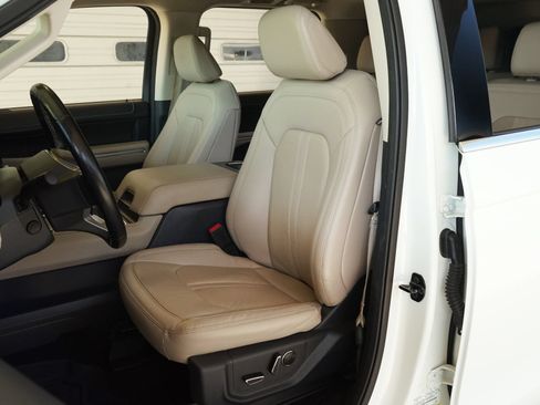 Used 2022 Ford Expedition Max Limited RWD image 3