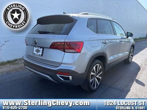 Used 2024 Volkswagen Taos SE FWD image 5