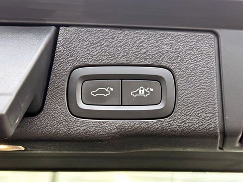 Certified 2025 Volvo XC60 B5 Plus image 12