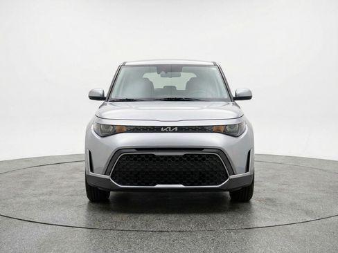 Used 2025 Kia Soul LX w/ LX Technology Package FWD image 2