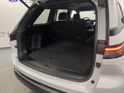 Used 2024 Jeep Grand Cherokee Limited image 28