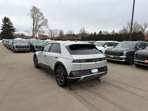 Used 2023 Hyundai Ioniq 5 SEL image 3