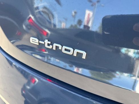 Used 2020 Audi e-tron Prestige w/ Prestige Package image 6