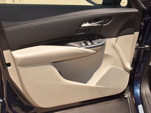 Used 2020 Cadillac XT4 Premium Luxury w/ Cold Weather Package FWD image 29