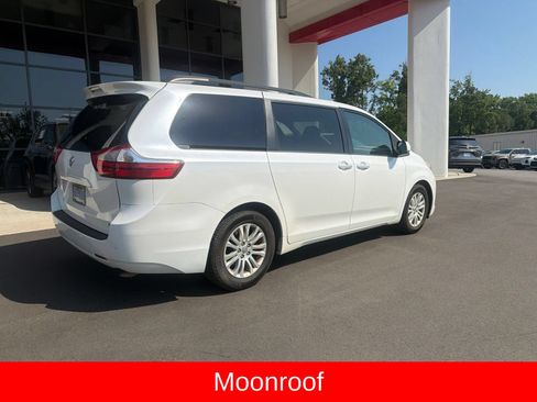Used 2015 Toyota Sienna XLE Premium FWD image 11