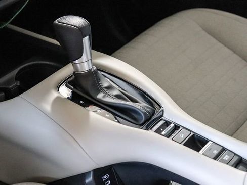 Certified 2025 Honda HR-V LX image 21