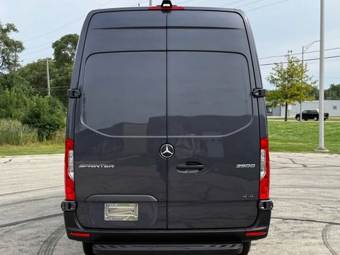 Used 2021 Freightliner Sprinter 2500 AWD/4WD image 9