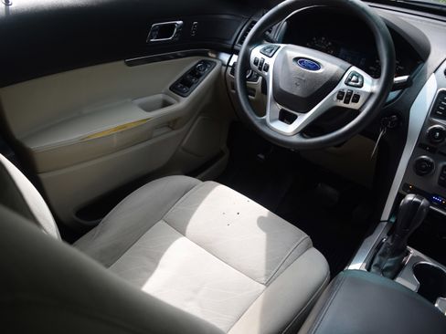 Used 2014 Ford Explorer 4WD image 2