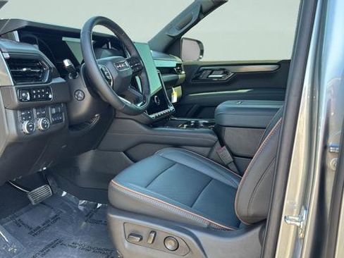 Used 2025 GMC Yukon AT4 w/ AT4 Premium Plus Package AWD/4WD image 9