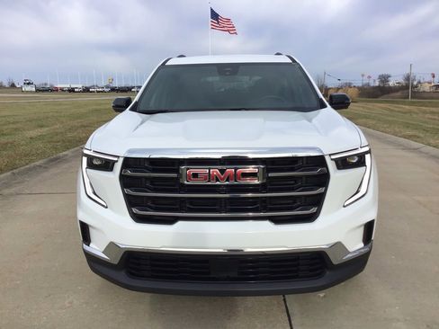 Used 2025 GMC Acadia Elevation image 11