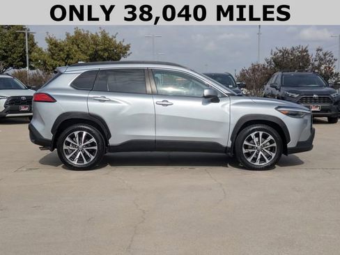 Used 2023 Toyota Corolla Cross XLE image 4