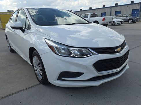 Used 2017 Chevrolet Cruze LS FWD image 34