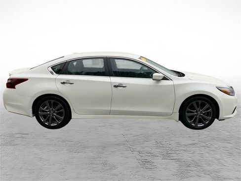 Used 2018 Nissan Altima 2.5 SR w/ SR Special Edition FWD image 2