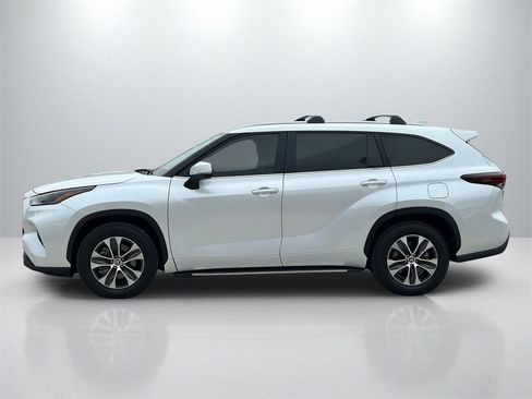Used 2025 Toyota Highlander XLE image 8