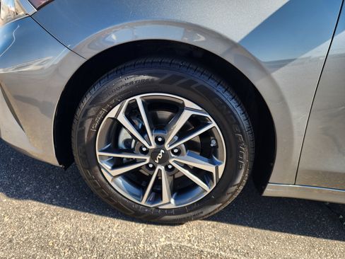 Used 2022 Kia Forte LXS image 9