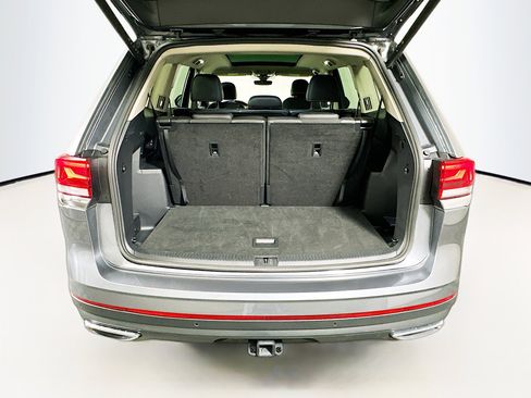Used 2025 Volkswagen Atlas SE image 32