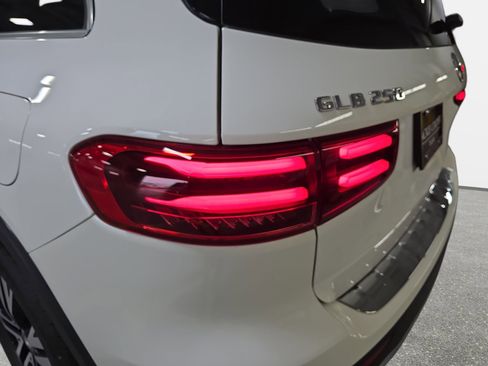Certified 2025 Mercedes-Benz GLB 250 image 32
