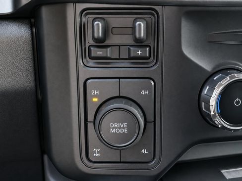 Used 2025 Ford F350 Lariat w/ Lariat Ultimate Package AWD/4WD image 31