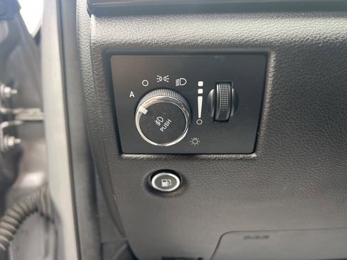 Used 2019 Jeep Grand Cherokee Altitude image 23