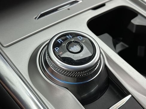 Used 2020 Ford Explorer XLT w/ Equipment Group 202A image 18