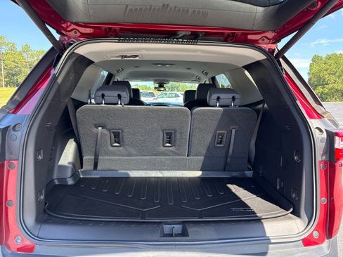 Used 2021 Chevrolet Traverse LT w/ LT Premium Package image 16