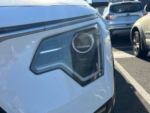 Certified 2024 Kia Niro EX Touring FWD image 8
